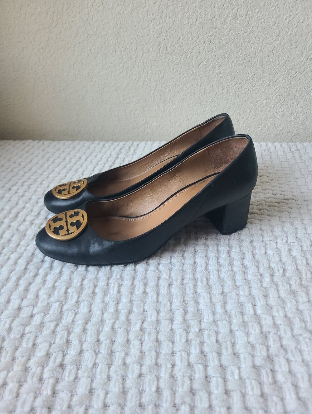 Tory Burch Black Leather Block Heel Pumps with Gold Logo Medallion Size 9.5